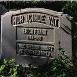Ord. Prof. Dr. Erich Frank'ın mezarı